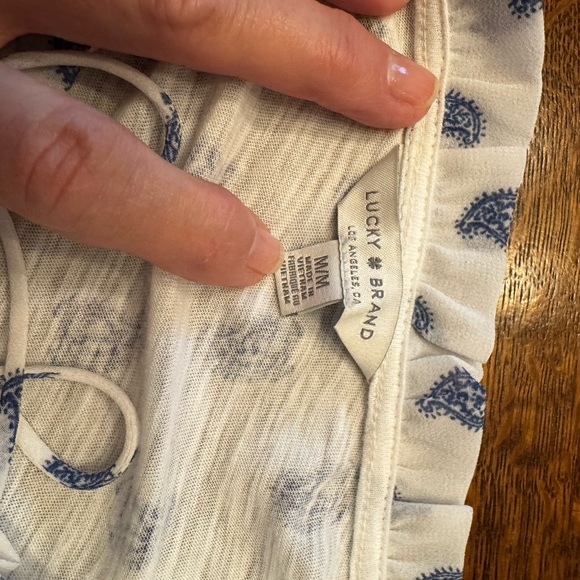 Lucky Brand Women's Blue and White Paisley Top size M - Picture 5 of 9